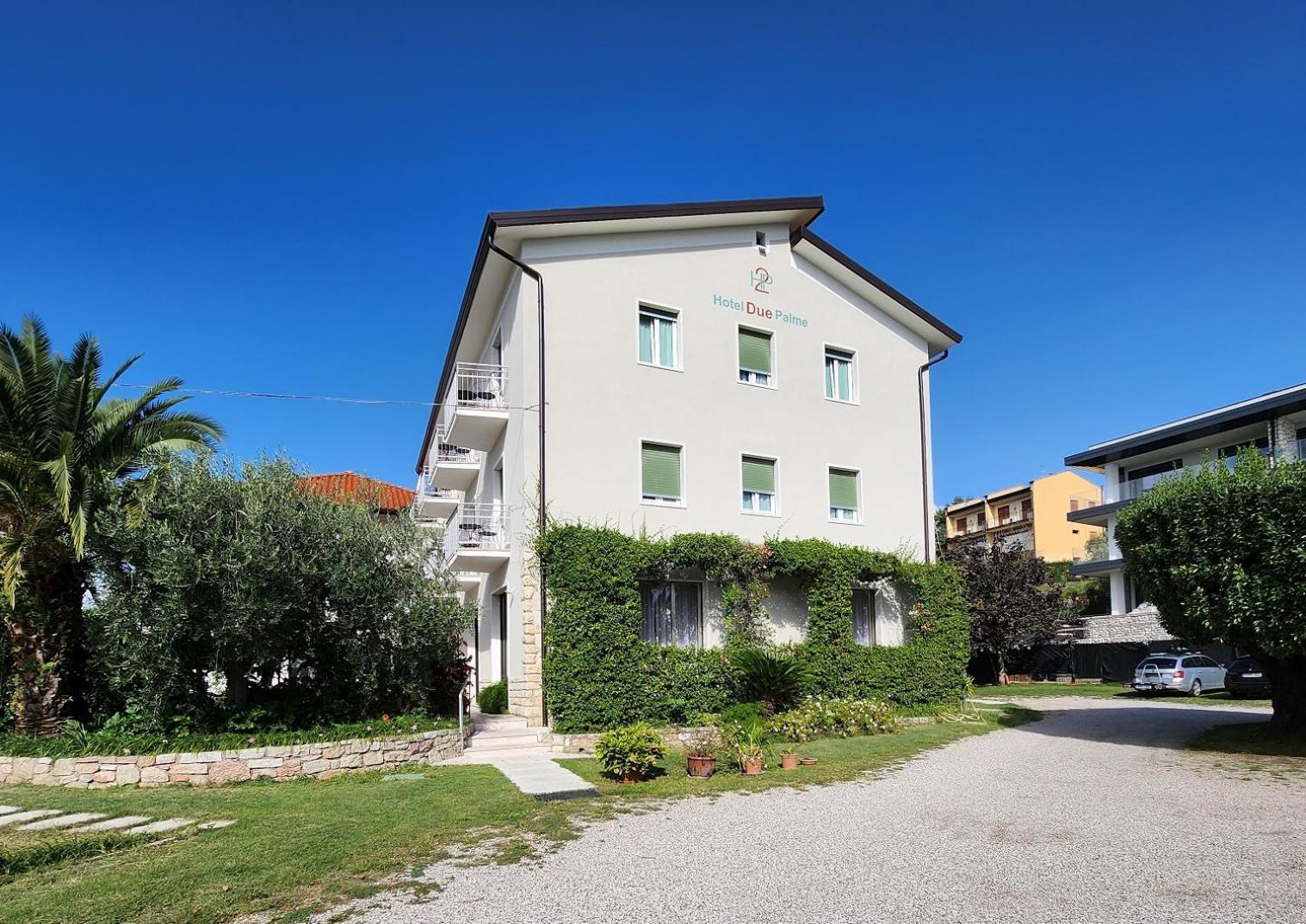 Hotel 2 Palme Torri Del Benaco Exterior foto